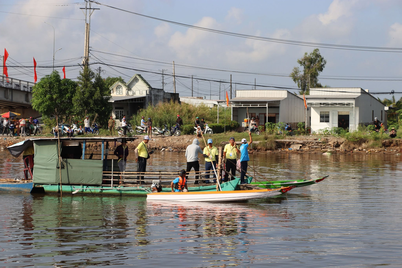 Các tay đua xuất phát tranh tài cự ly 800 m.