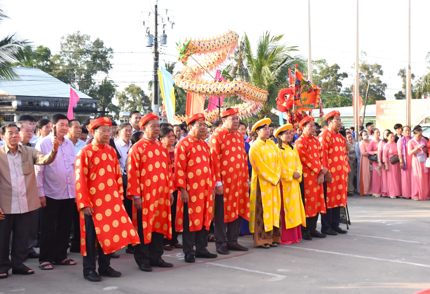 Giỗ Tổ năm nay, tỉnh Cà Mau nhận được lễ vật từ tỉnh Phú Thọ - vùng đất Tổ thiêng liêng và được cung thỉnh dâng lên vua Hùng, cùng bày tỏ tấm lòng tri ân, luôn hướng về nguồn cội của các thế hệ con cháu mang dòng máu Lạc Hồng. Giỗ Tổ năm nay, tỉnh Cà Mau nhận được lễ vật từ tỉnh Phú Thọ - vùng đất Tổ thiêng liêng và được cung thỉnh dâng lên vua Hùng, cùng bày tỏ tấm lòng tri ân, luôn hướng về nguồn cội của các thế hệ con cháu mang dòng máu Lạc Hồng.