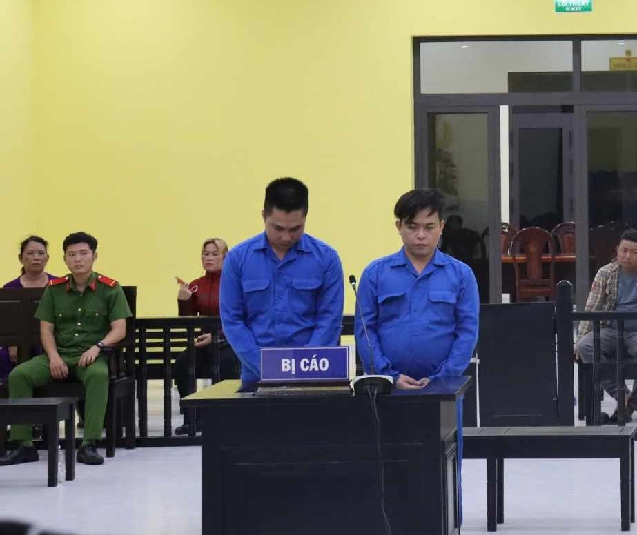 Bền và Ngàn tại phiên toà sơ thẩm. Ảnh: CTV.