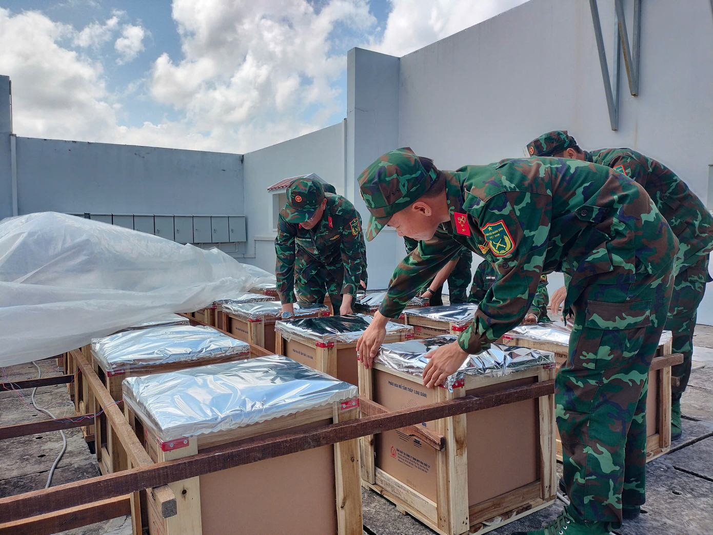 Việc tổ chức chương trình nghệ thuật và bắn pháo hoa nhằm lan tỏa sự phấn khởi trước sự kiện chính trị mang ý nghĩa đặc biệt của địa phương, khi thực hiện chủ trương sắp xếp, kết thúc đơn vị hành chính cấp huyện, công bố đơn vị hành chính cấp xã mới, thực hiện hợp nhất tỉnh Bạc Liêu và Cà Mau