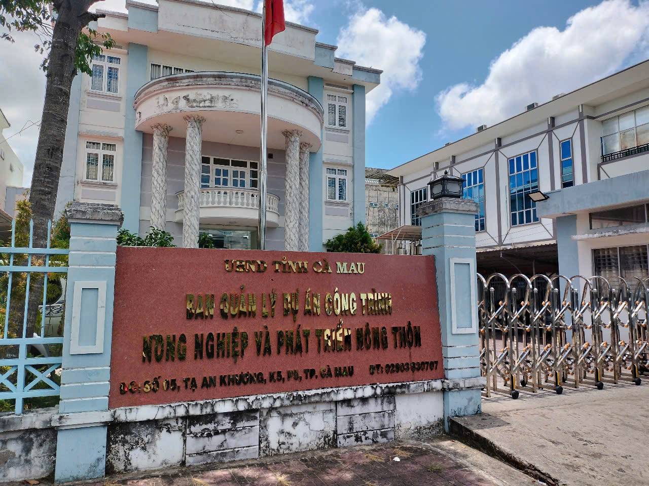 Theo dự thảo đề án, 3 Ban Quản lý dự án khu vực Phú Tân, Năm Căn, Ngọc Hiển thuộc Ban Quản lý dự án công trình Nông nghiệp và Phát triển nông thôn tỉnh.