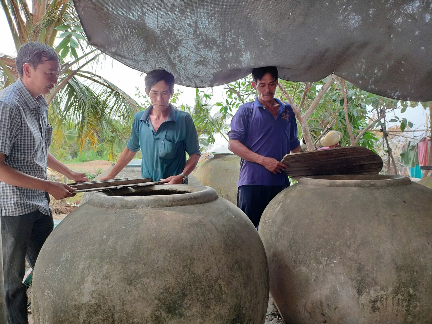 Người dân ấp Thanh Tùng (xã Biển Bạch, huyện Thới Bình) phải mua nước sinh hoạt từ 40 - 45 nghìn đồng/m3.