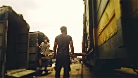 Cuộc sống thú vị dưới chân “tháp Eiffel nằm ngang” của Việt Nam ảnh 4