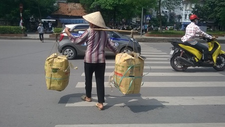 Cuộc sống thú vị dưới chân “tháp Eiffel nằm ngang” của Việt Nam ảnh 6