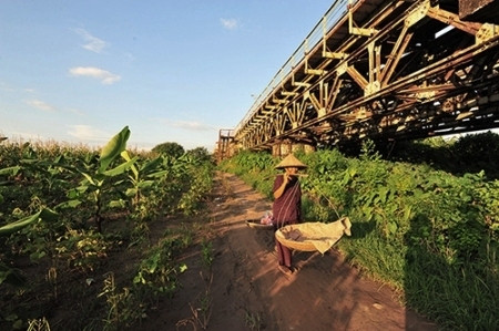 Cuộc sống thú vị dưới chân “tháp Eiffel nằm ngang” của Việt Nam ảnh 9