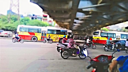 Cuộc sống thú vị dưới chân “tháp Eiffel nằm ngang” của Việt Nam ảnh 2