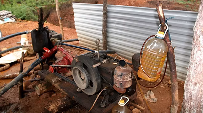 Máy móc phục vụ cho việc khai thác thiếc trái phép