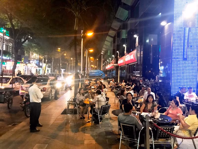 Ông Đoàn Ngọc Hải ít 'xuống đường', vỉa hè trung tâm Sài Gòn ra sao? ảnh 2