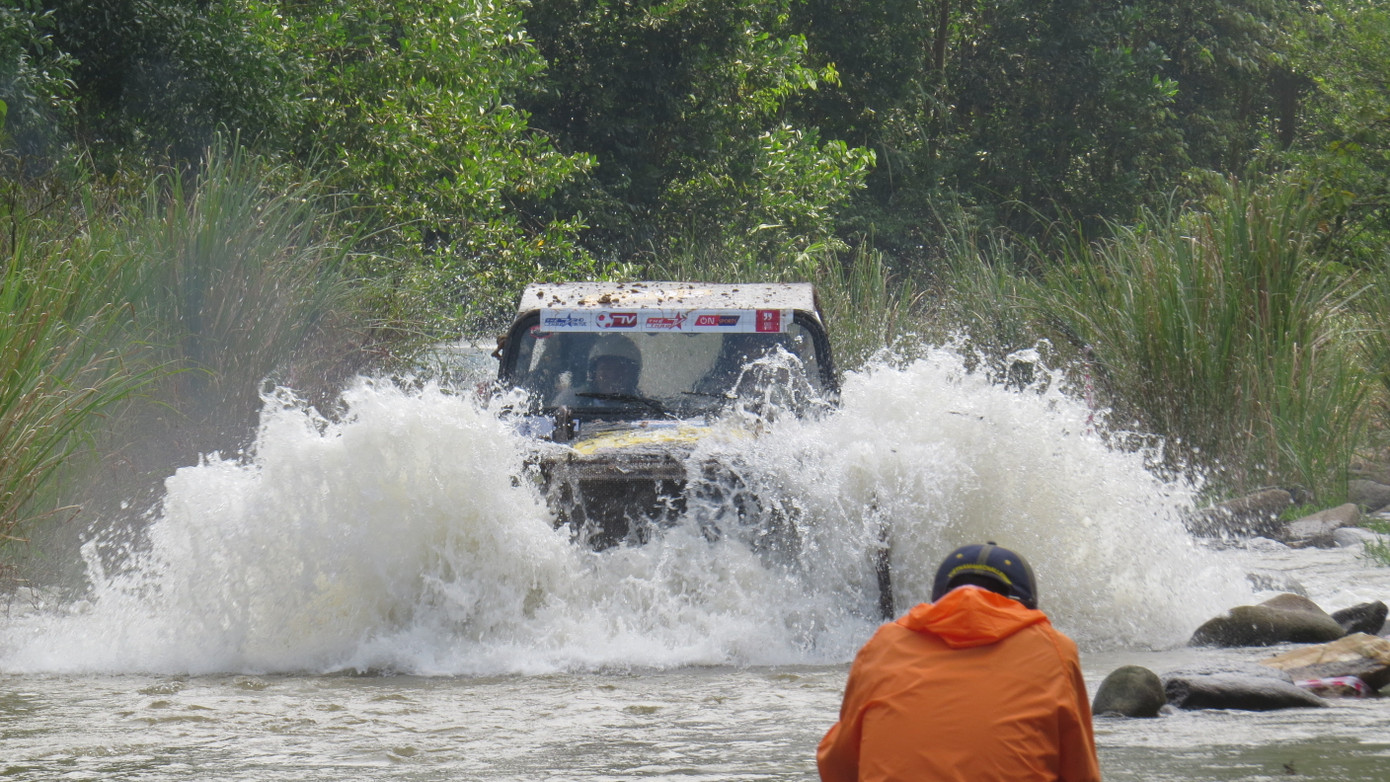Video cận cảnh những pha vượt địa hình tại VOC 2019 ảnh 2