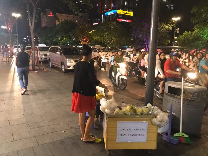 Ông Đoàn Ngọc Hải ít 'xuống đường', vỉa hè trung tâm Sài Gòn ra sao? ảnh 9