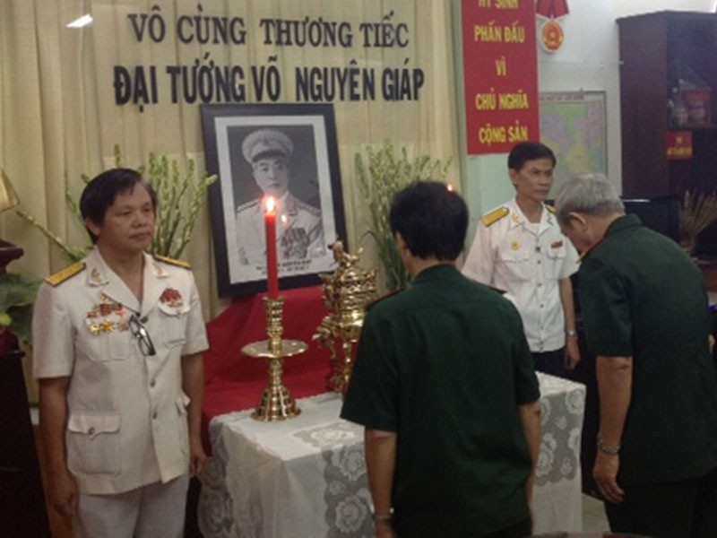 Các cựu chiến binh đến viếng Đại tướng tại trụ sở Hội Cựu chiến binh quận I- TPHCM. Các cựu chiến binh đến viếng Đại tướng tại trụ sở Hội Cựu chiến binh quận I- TPHCM
