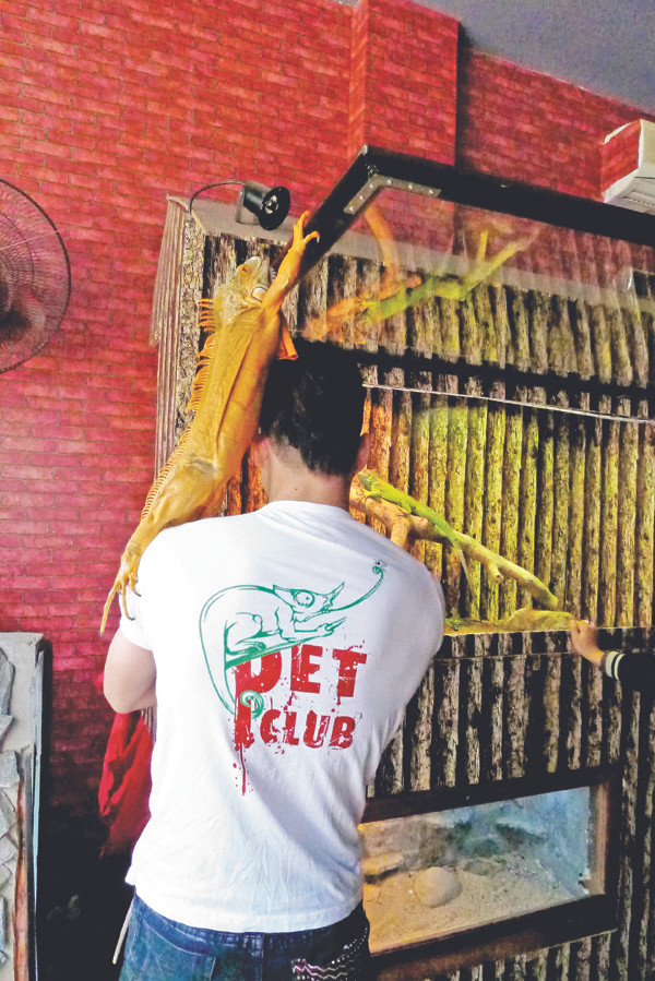 Thành viên Pet Club và chú rồng cưng. Thành viên Pet Club và chú rồng cưng