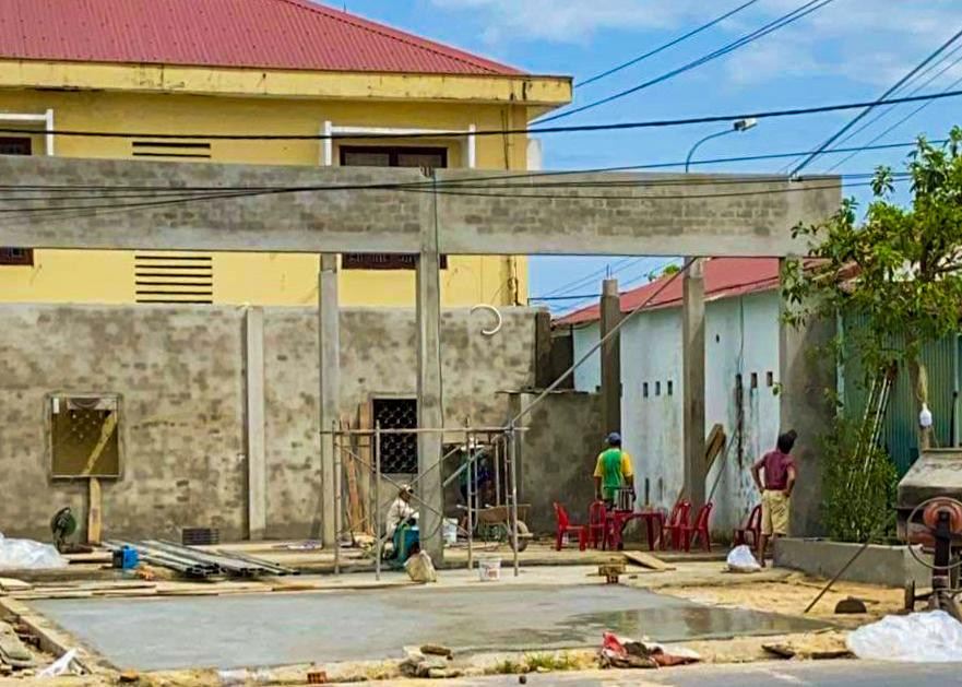 Hiện trường nơi anh Tuấn bị điện giật tử vong. Ảnh: Trần Tuyền.