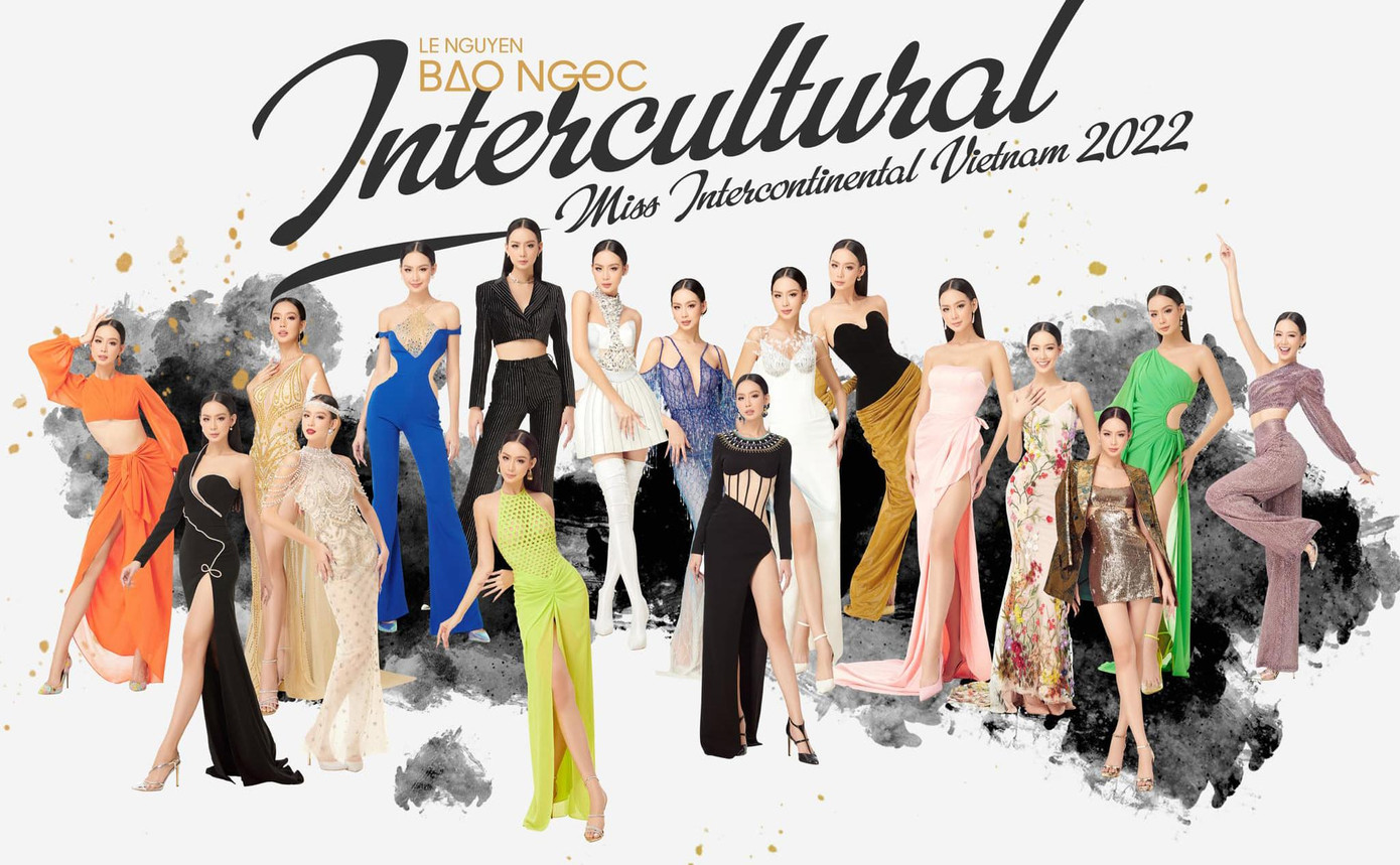 Hôm 30/7, Bảo Ngọc chia sẻ hình ảnh những bộ trang phục chính thức mà cô mang tới cuộc thi Hoa hậu Liên lục địa 2022. Có 17 bộ trang phục được cô sử dụng khi tham dự các hoạt động cuộc thi. Chia sẻ với Tiền Phong, Bảo Ngọc cho biết thời gian chuẩn bị khá gấp nhưng cô cùng ê-kíp và các stylist đã lên ý tưởng cho từng bộ đồ để phù hợp với những sự kiện của cuộc thi.