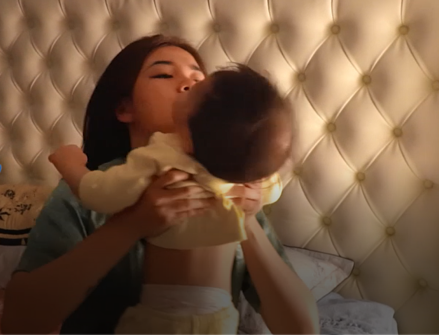 Trẻ quấy khóc đêm khiến mẹ căng thẳng, mệt mỏi, là yếu tố thuận lợi dẫn tới trầm cảm sau sinh. Trẻ quấy khóc đêm khiến mẹ căng thẳng, mệt mỏi, là yếu tố thuận lợi dẫn tới trầm cảm sau sinh.