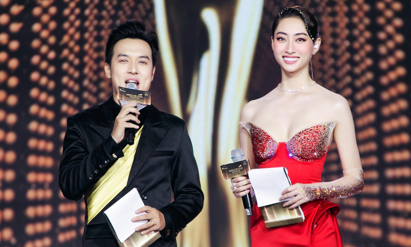 Lương Thùy Linh và MC Thiên Vũ trong đêm chung kết Hoa hậu Hòa bình Việt Nam 2022. Ảnh: SV.