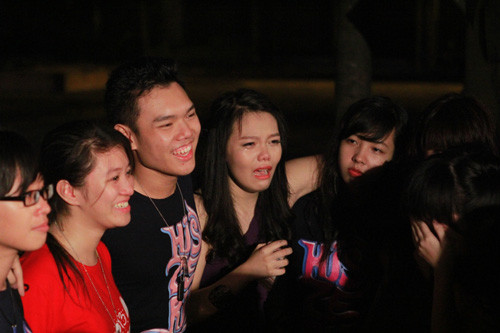 Nụ cười hòa lẫn nước mắt