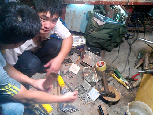 Lực lượng công an thu được hàng trăm bộ phận được chế tạo của các loại súng tại lò