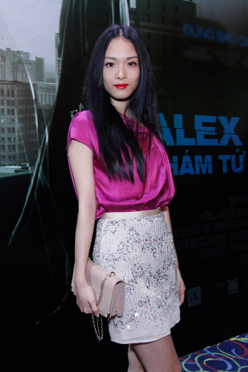 Trương Hồ Phương Nga lăng xê mốt hở bụng gợi cảm