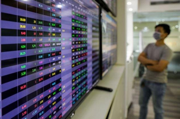 Chứng khoán tiếp tục giảm, nhà đầu tư chuyển hướng phái sinh. Chứng khoán tiếp tục giảm, nhà đầu tư chuyển hướng phái sinh.