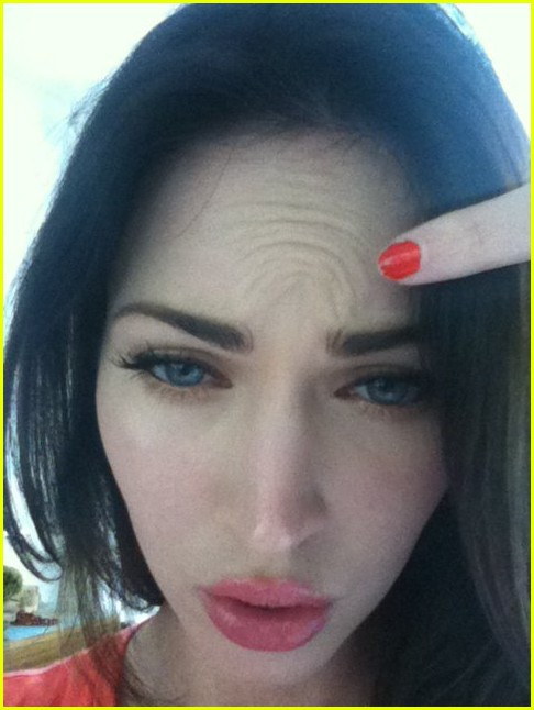 Megan Fox nhăn trán, nheo mày để chứng tỏ không tiêm botox