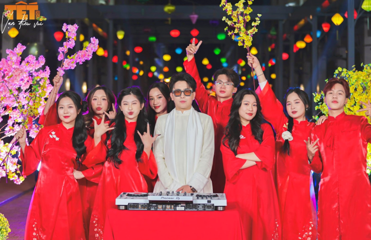 DJ Huy Lee cùng các bạn trẻ trong Ban Tài Năng thể hiện cực cháy trong MV
