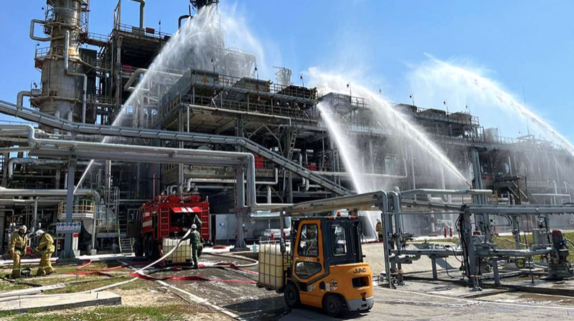 Đám cháy ở nhà máy lọc dầu Novoshakhtinsk đã được dập tắt Đám cháy ở nhà máy lọc dầu Novoshakhtinsk đã được dập tắt