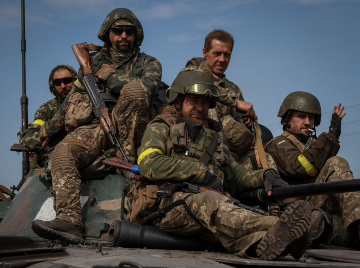 Binh lính Ukraine ở Donetsk ngày 14/6. (Ảnh: Reuters) Binh lính Ukraine ở Donetsk ngày 14/6. (Ảnh: Reuters)