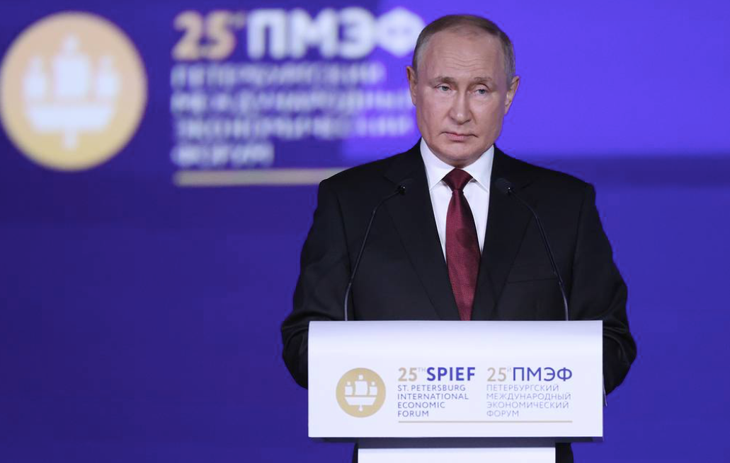 Tổng thống Nga Vladimir Putin phát biểu tại Diễn đàn Kinh tế quốc tế St. Petersburg. (Ảnh: Tass) Tổng thống Nga Vladimir Putin phát biểu tại Diễn đàn Kinh tế quốc tế St. Petersburg. (Ảnh: Tass)