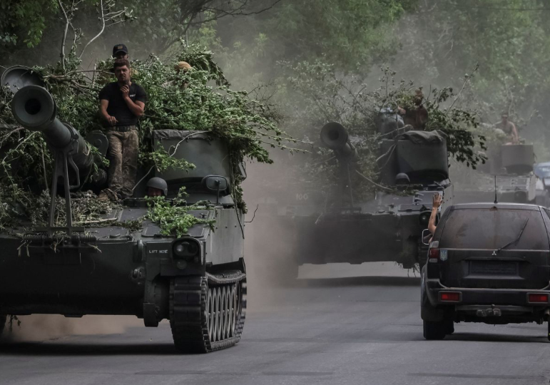 Binh lính Ukraine ở Donetsk ngày 13/6. (Ảnh: Reuters)