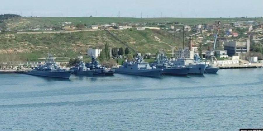Các tàu chiến của Nga ở Vịnh Sevastopol Các tàu chiến của Nga ở Vịnh Sevastopol