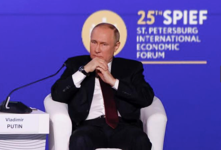 Tổng thống Nga Vladimir Putin tại Diễn đàn Kinh tế quốc tế St.Petersburg. (Ảnh: Reuters) Tổng thống Nga Vladimir Putin tại Diễn đàn Kinh tế quốc tế St.Petersburg. (Ảnh: Reuters)