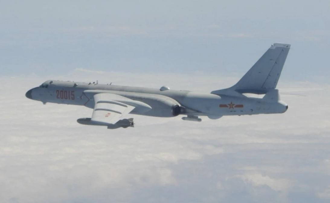 Một máy bay ném bom H-6 của Trung Quốc Một máy bay ném bom H-6 của Trung Quốc