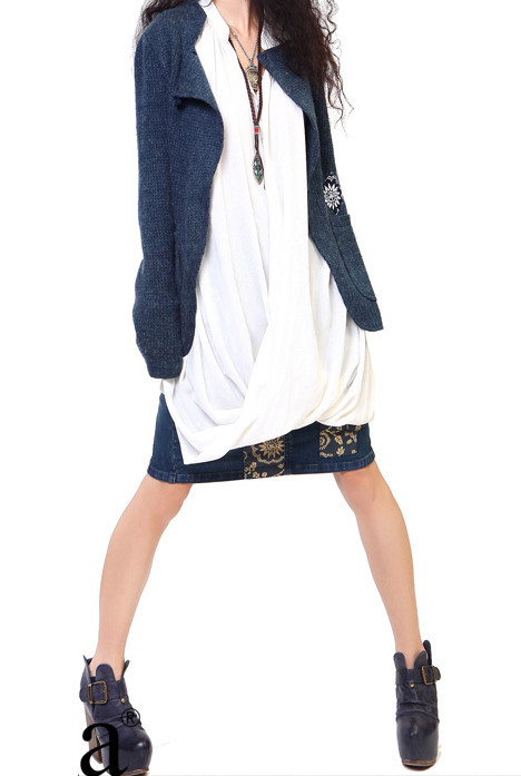 Áo sơ mi trắng với quần jeans sắn gấu đơn giản Thêm chiếc thắt lưng cá tính Thêm chiếc áo khoác nhẹ cho ngày lành lạnh Một phong cách mới khi chiếc áo kết hợp với quần ôm Mới mẻ khi đi cùng chiếc áo khoác nhẹ Biến hóa thành style rất "ngầu" rồi phải không? Dịu dàng mà cá tính khi đi cùng chiếc váy jean Thướt tha cùng chân váy bohemian.