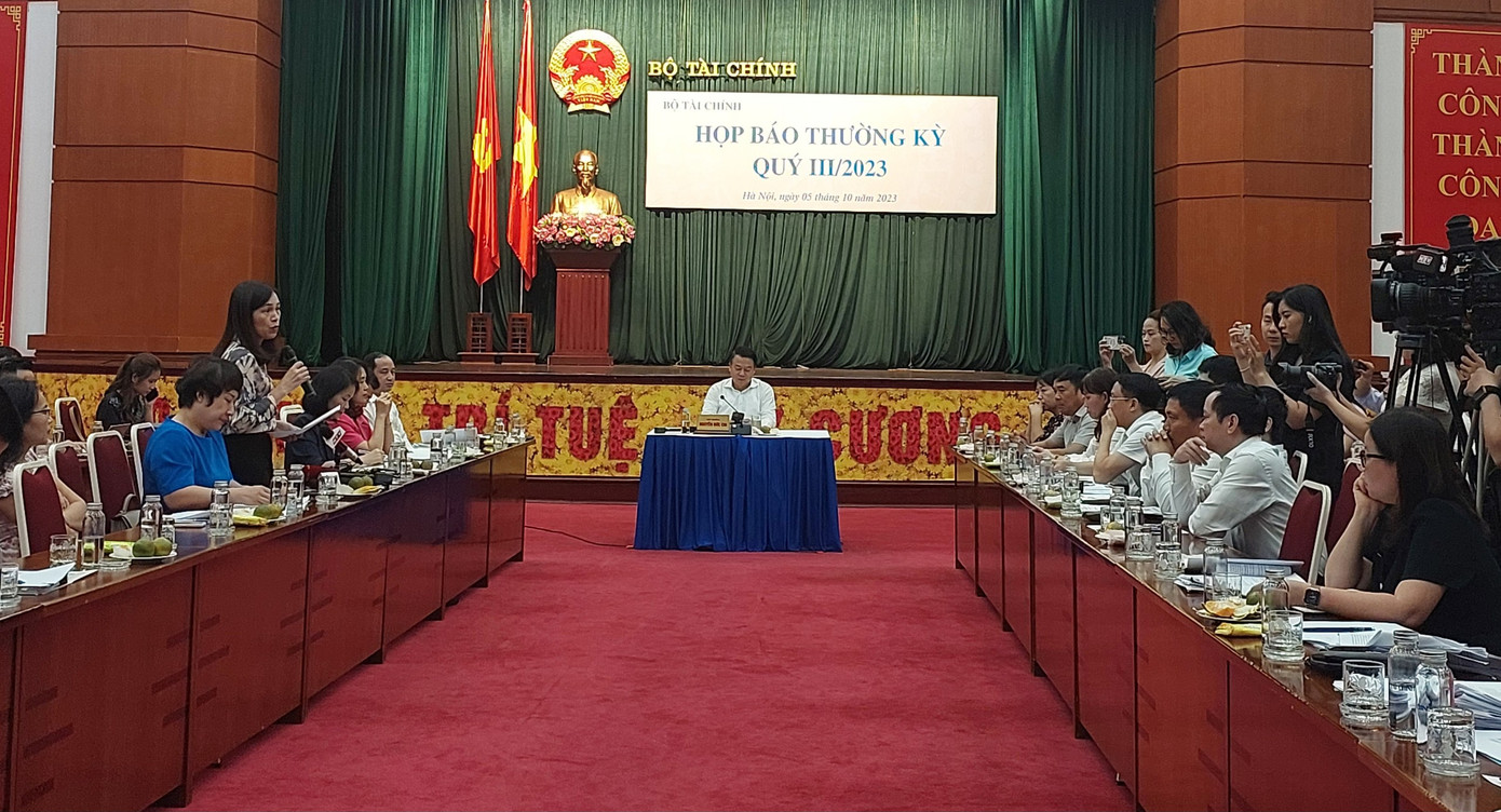 Thứ trưởng Bộ Tài chính Nguyễn Đức Chi chủ trì họp báo thường kỳ quý III. Thứ trưởng Bộ Tài chính Nguyễn Đức Chi chủ trì họp báo thường kỳ quý III.