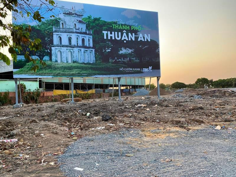 Dự án Khu dân cư nhà vườn, biệt thự Vườn Cau (Hồ Gươm Xanh – Thuận An City) bị xử phạt vì thi công chưa có giấy phép.