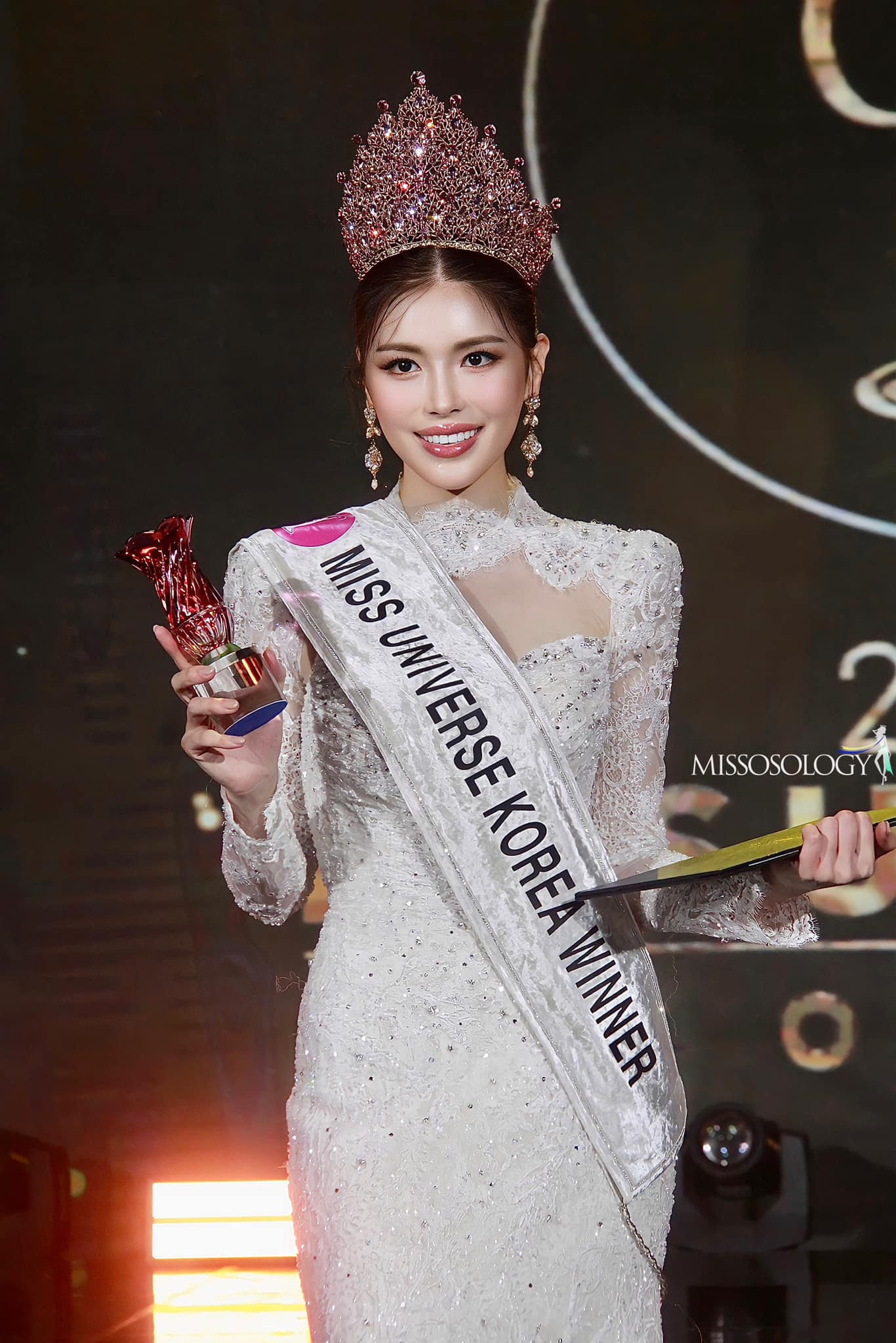 Tối 27/8 đã diễn ra đêm chung kết Hoa hậu Hoàn vũ Hàn Quốc 2023. Kết quả, người đẹp Soyun Kim đăng quang ngôi vị cao nhất. Cô đại diện Hàn Quốc tham dự cuộc thi Hoa hậu Hoàn vũ 2023 tổ chức ở El Salvador cuối năm nay.