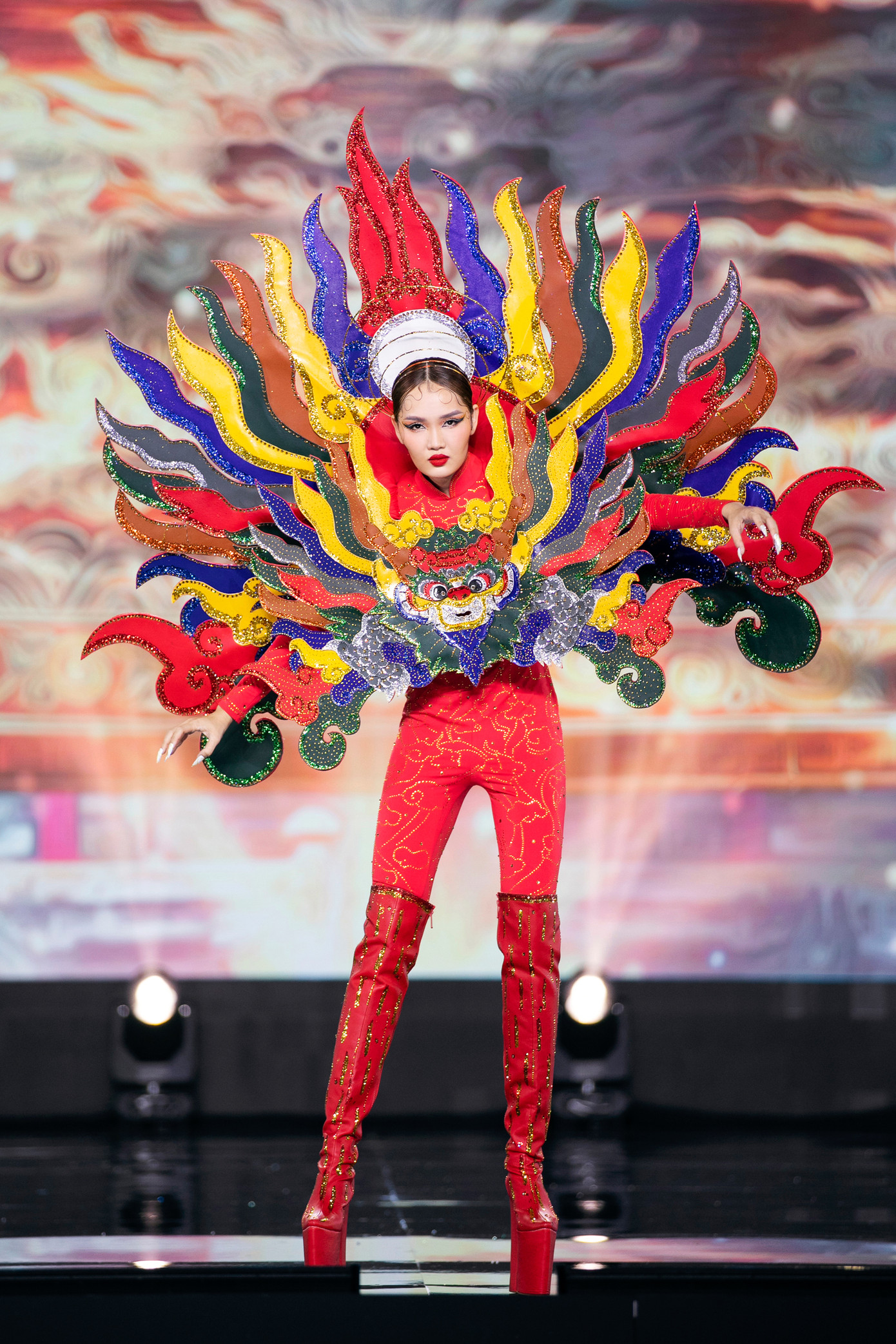 59 bộ National Costume được tạo ra bởi các nhà thiết kế trẻ, cùng với đó là sự dẫn dắt và chỉ dạy của dàn huấn luyện viên là các nhà thiết kế Nguyễn Việt Hùng, Vũ Việt Hà, Văn Thành Công, Nguyễn Minh Tuấn, Nguyễn Minh Công, Nguyễn Tiến Truyển.