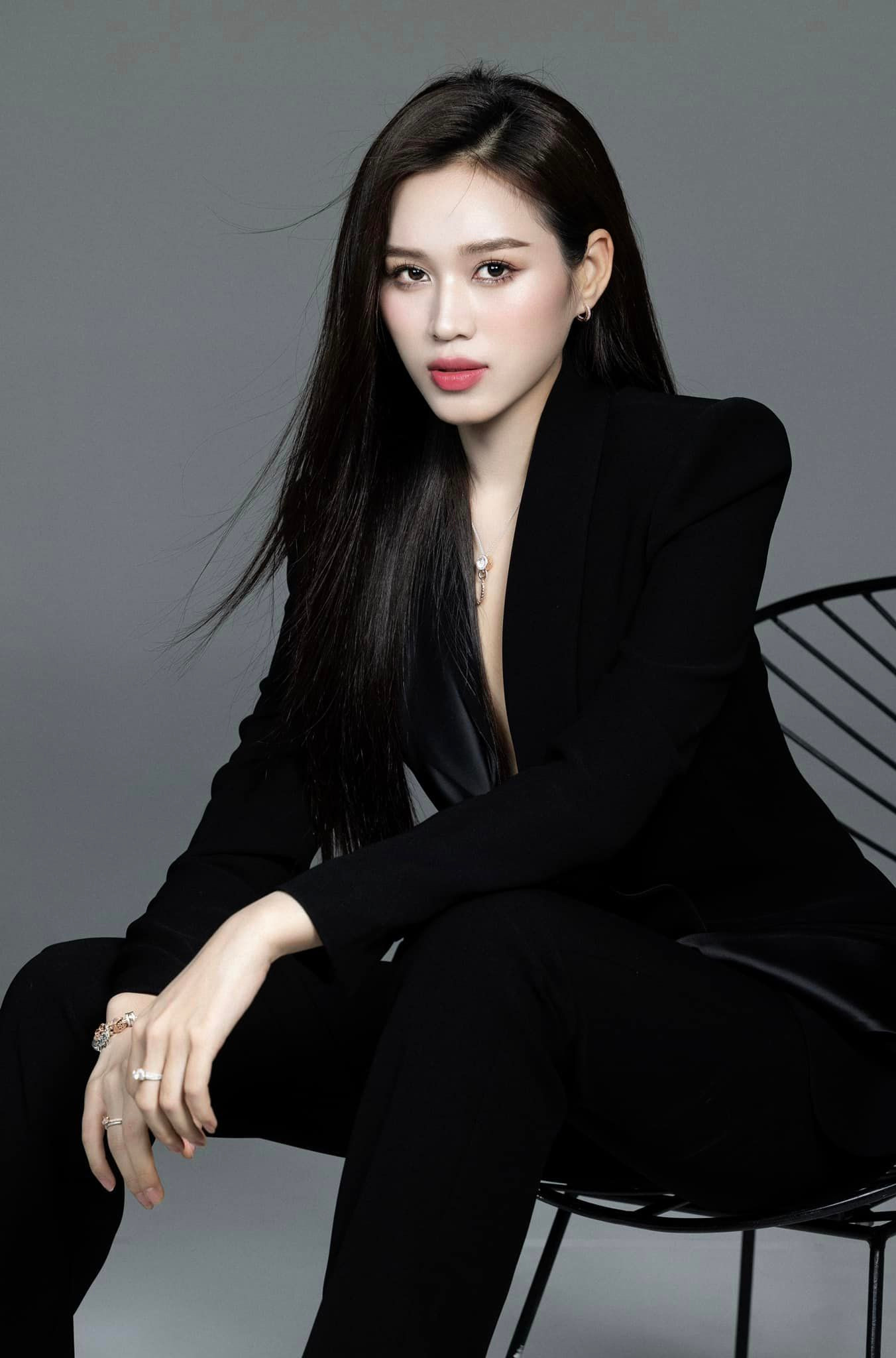 Người đẹp muốn khẳng định năng lực của bản thân trong lĩnh vực kinh doanh.