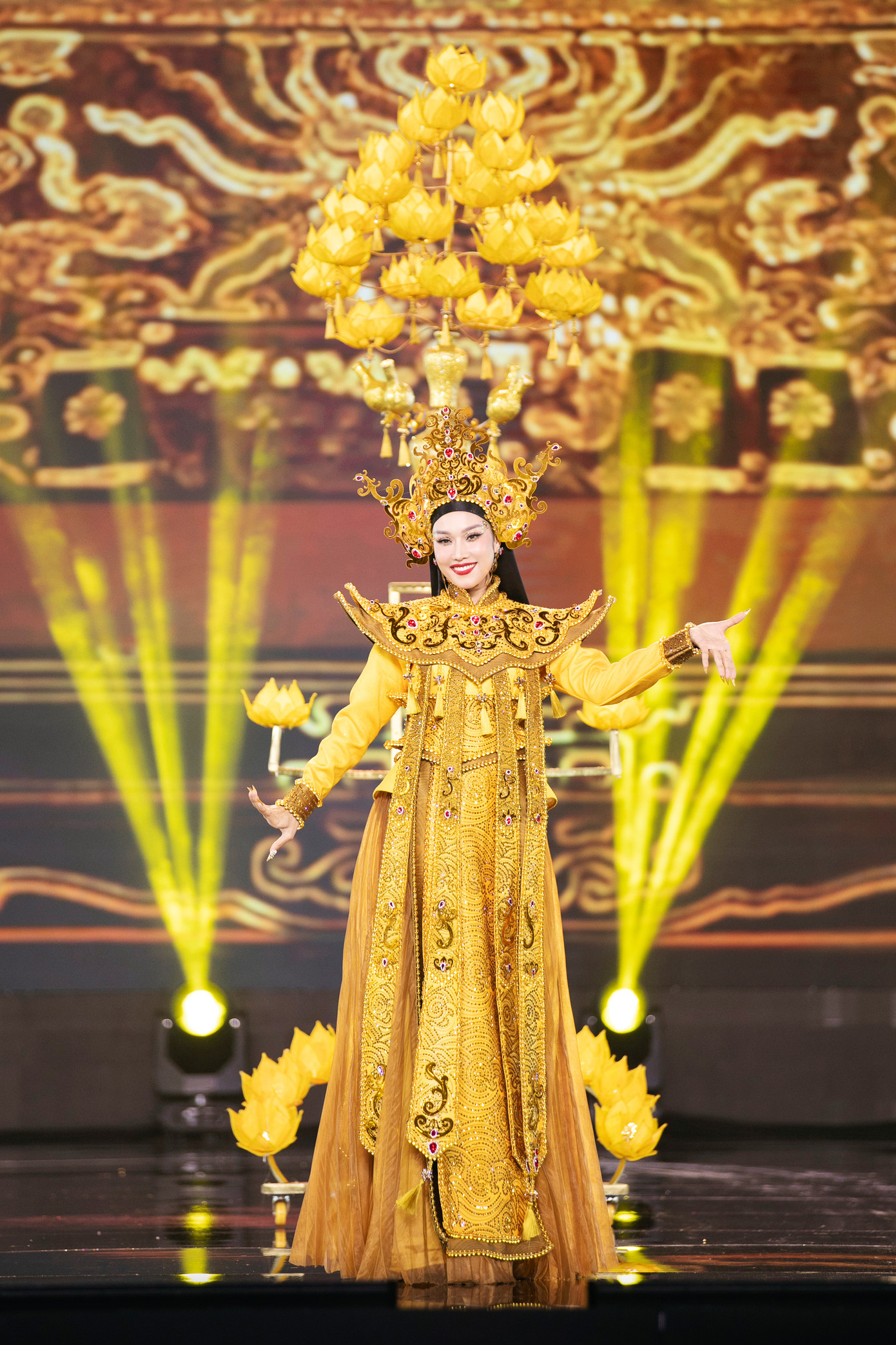 Bên cạnh đó, top 3 thiết kế National Costume đẹp nhất cũng sẽ có cơ hội đồng hành cùng các đại diện Việt Nam tại các cuộc thi nhan sắc quốc tế.