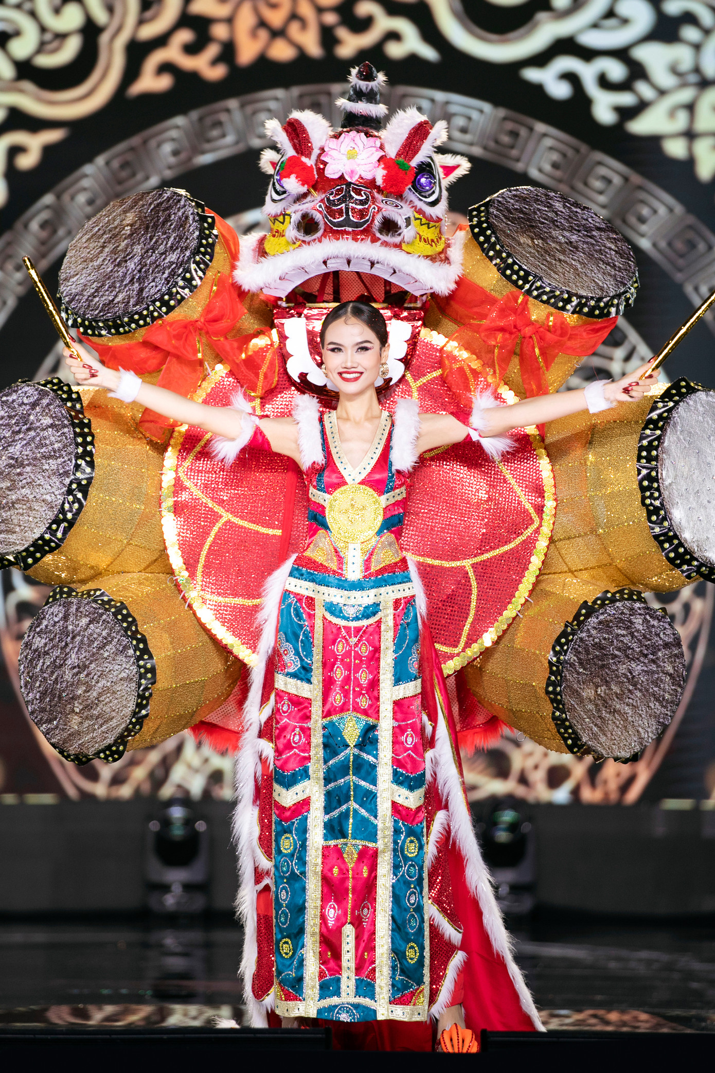59 bộ National Costume được tạo ra bởi các nhà thiết kế trẻ, cùng với đó là sự dẫn dắt và chỉ dạy của dàn huấn luyện viên là các nhà thiết kế Nguyễn Việt Hùng, Vũ Việt Hà, Văn Thành Công, Nguyễn Minh Tuấn, Nguyễn Minh Công, Nguyễn Tiến Truyển.