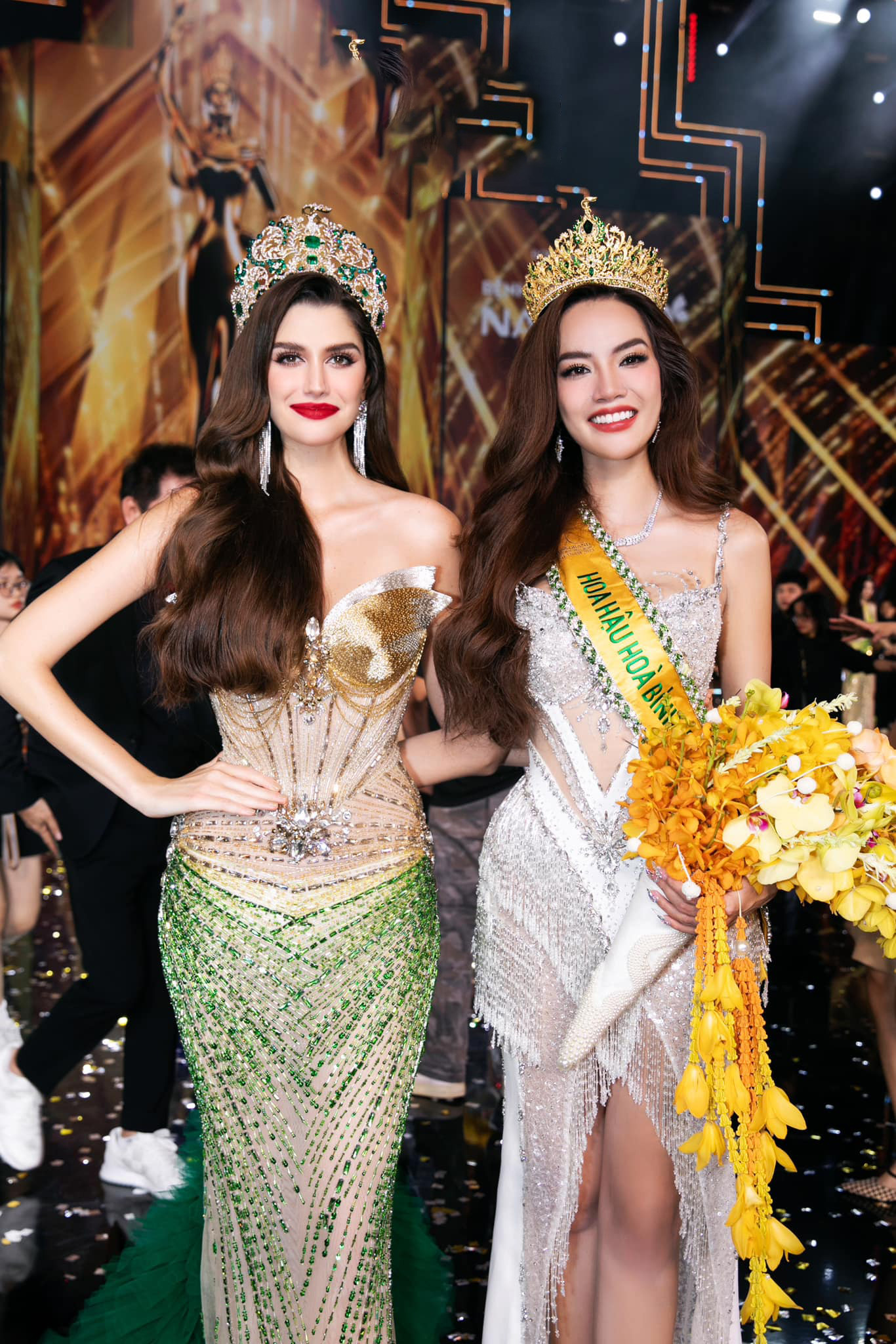 Tối 27/8 đã diễn ra chung kết Hoa hậu Hòa bình Quốc tế 2023 với sự lên ngôi của người đẹp Lê Hoàng Phương. Cô trở thành đại diện Việt Nam tham dự Hoa hậu Hòa bình Quốc tế 2023 tổ chức vào tháng 10. Trong đêm chung kết, Hoàng Phương cũng có dịp hội ngộ ông Nawat - chủ tịch cuộc thi Miss Grand International và người đẹp Isabella Menin - đương kim Hoa hậu Hòa bình Quốc tế 2022.