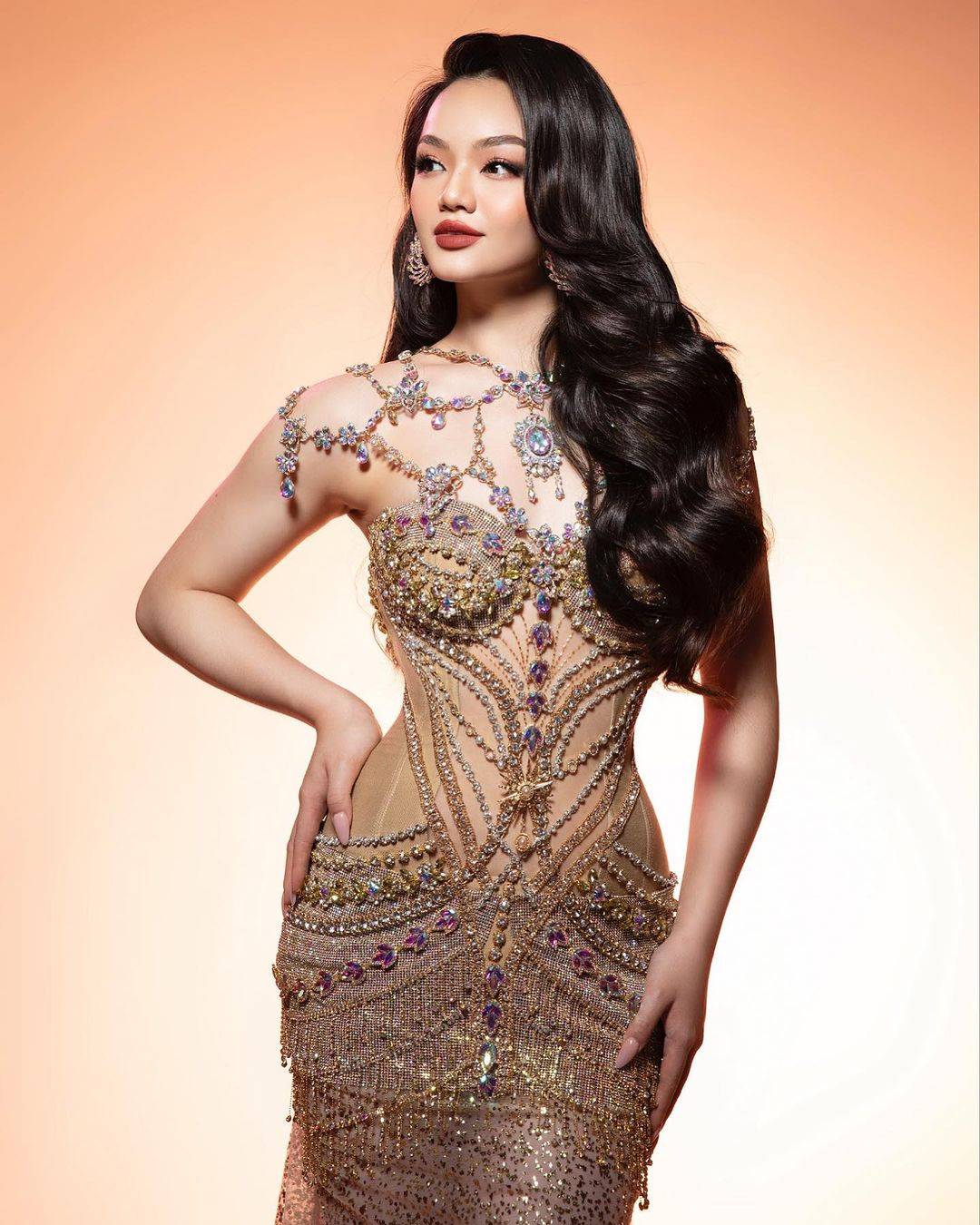 Sáng 20/8 theo giờ Việt Nam đã diễn ra đêm chung kết cuộc thi Hoa hậu Hoàn vũ Canada 2023 với sự tham gia của 77 thí sinh. Chung cuộc, người đẹp Madison Kvaltin đã đăng quang ngôi vị cao nhất. Người đẹp Canada gốc Việt Đỗ Hoàng Kim cũng có màn trình diễn ấn tượng trong đêm chung kết và được xướng tên vào top 5. Chung cuộc, cô giành ngôi vị Á hậu 3.