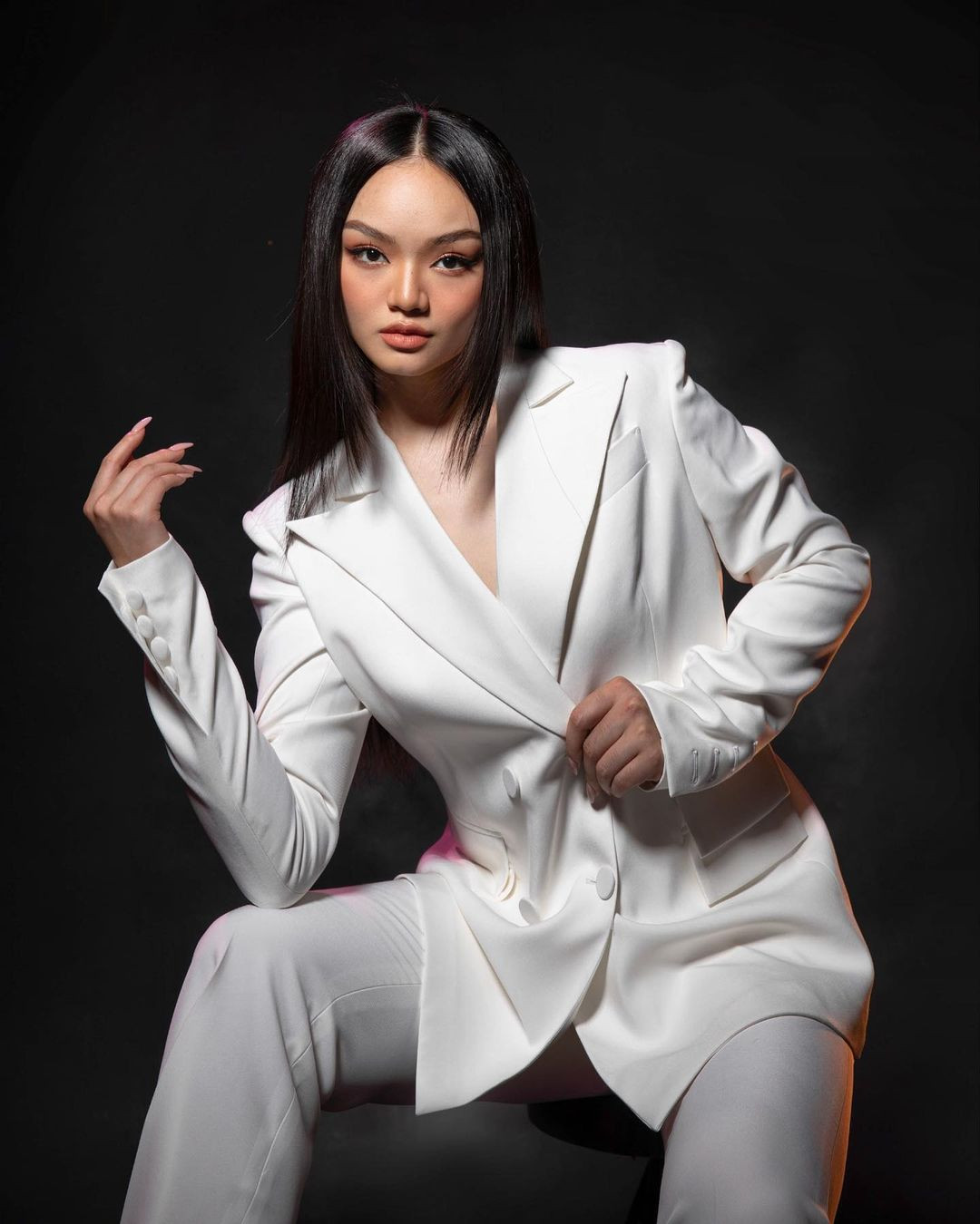 Người đẹp thông thạo tiếng Anh, Tây Ban Nha và có khả năng hát, chơi đàn, nhảy… Cô yêu thích du lịch và dạy học cho trẻ em, đặc biệt là trẻ em khuyết tật.