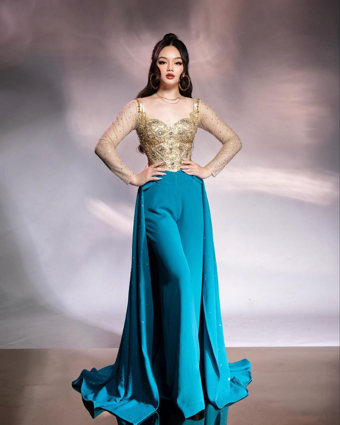 Người đẹp gốc Việt từng chia sẻ về lý do tham dự cuộc thi Hoa hậu Hoàn vũ Canada 2023: “Tôi mong muốn thi sắc đẹp từ lâu vì thông qua đó có thể giúp đỡ mọi người xung quanh bằng nhiều dự án cộng đồng mà mình thực hiện. Tôi nghĩ rằng nếu có danh hiệu thì đó là nền tảng giúp tôi tạo được sức ảnh hưởng nhiều hơn, dễ lan tỏa những hoạt động tốt đẹp, kết nối xã hội”.