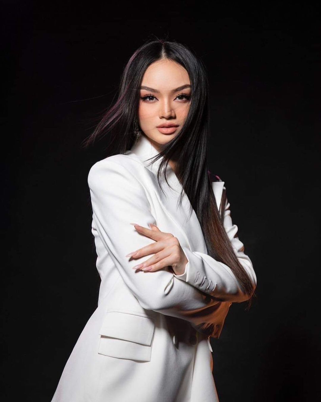 Người đẹp thông thạo tiếng Anh, Tây Ban Nha và có khả năng hát, chơi đàn, nhảy… Cô yêu thích du lịch và dạy học cho trẻ em, đặc biệt là trẻ em khuyết tật.