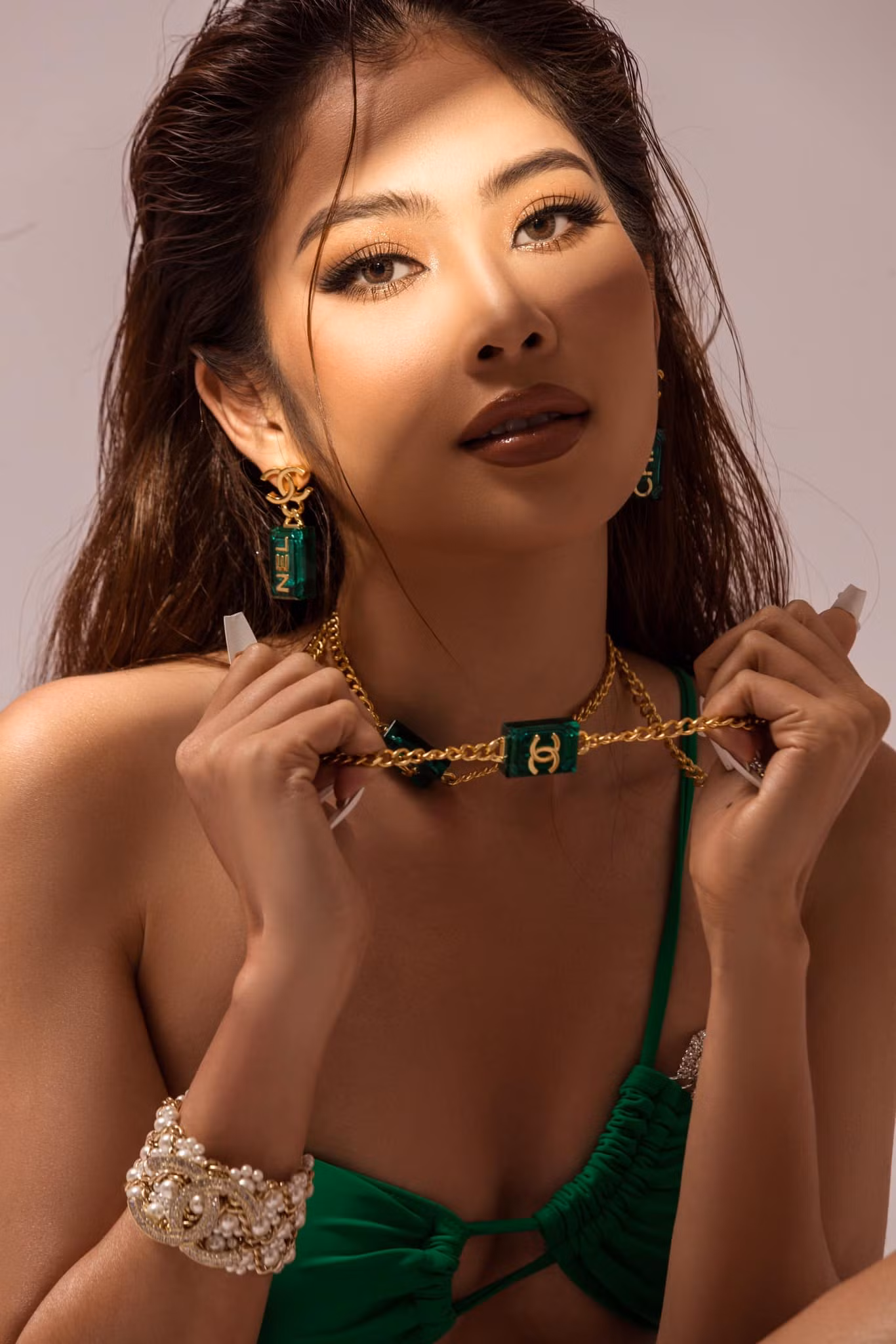 Một gương mặt gây chú ý tiếp theo là người đẹp Nguyễn Thị Lệ Nam. Cô là chị em song sinh với người đẹp Nam Em. Lệ Nam cũng đang là gương mặt nhận được nhiều sự yêu thích của công chúng khi quay trở lại với đường đua nhan sắc.