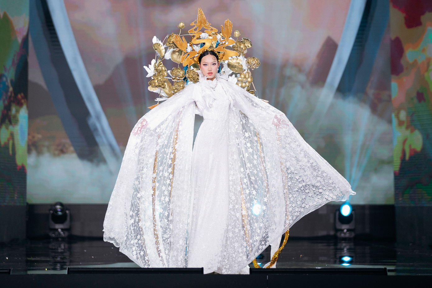 Cuộc thi Miss Grand Vietnam - Hoa hậu Hòa bình Việt Nam 2023 đang vào giai đoạn nước rút, các thí sinh đã có những thay đổi từ ngoại hình đến kỹ năng và phong cách trình diễn.