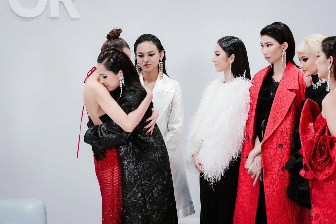 Cùng thời điểm tham gia Hoa hậu Hòa bình Việt Nam 2023, Hồng Hạnh cũng dự thi chương trình The New Mentor và thuộc đội của siêu mẫu Minh Hằng, nhưng cô đã bị loại sớm. Chia sẻ về thất bại này, Hồng Hạnh cho biết cô không cảm thấy xấu hổ mà coi đó là bài học để hoàn thiện bản thân.