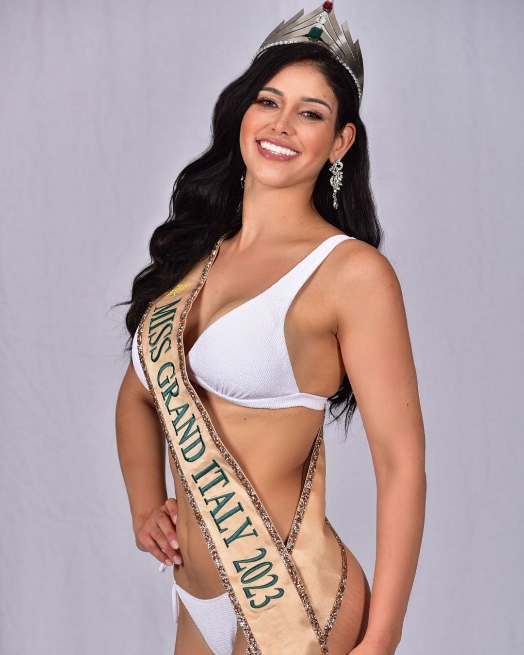 Ngày 23/8, người đẹp Andrea Zanettin được bổ nhiệm trở thành Hoa hậu Hòa bình Italia 2023. Cô sẽ sang Việt Nam tham dự Hoa hậu Hòa bình Quốc tế 2023 tổ chức vào tháng 10. Người đẹp còn khoảng 2 tháng để chuẩn bị cho cuộc thi.